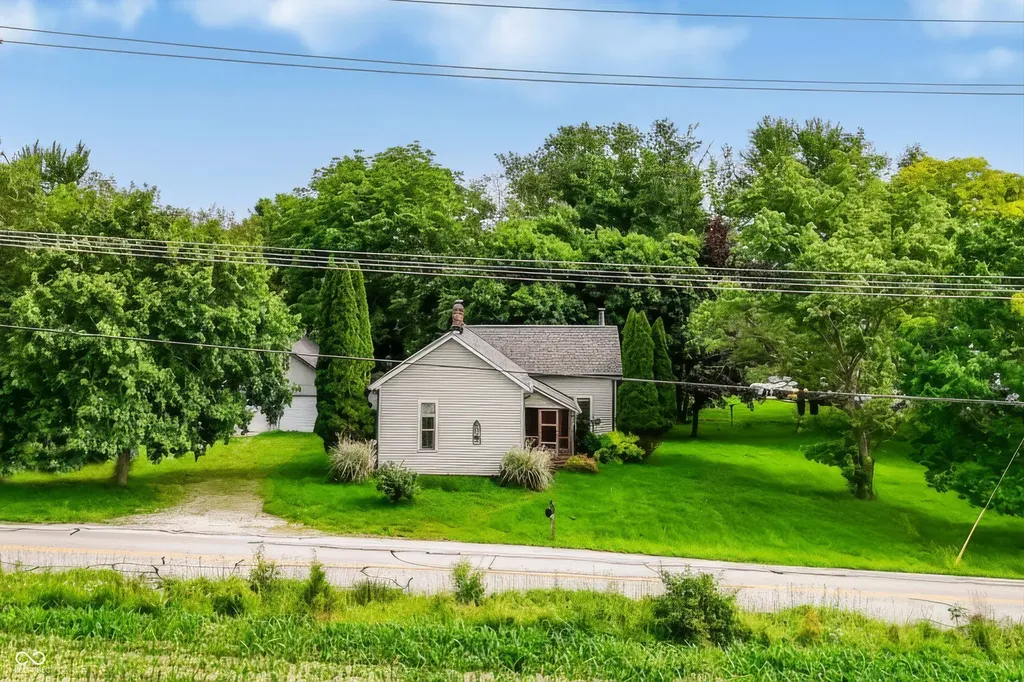 9702 E 375 S Zionsville IN 46077