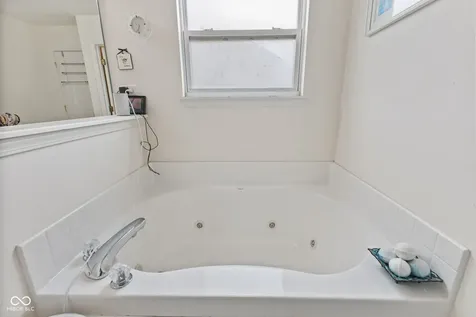 2845 Sleeping Ridge Way Indianapolis IN 46217