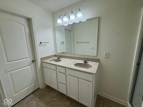 9652 Wild Iris Drive Noblesville IN 46060