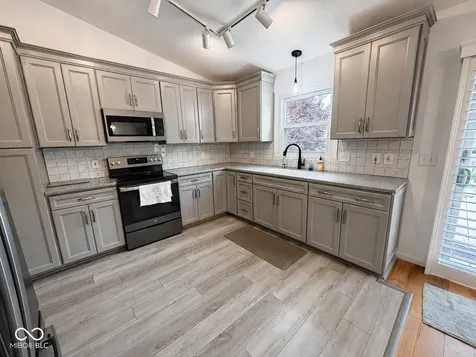 152 E 300 S Crawfordsville IN 47933