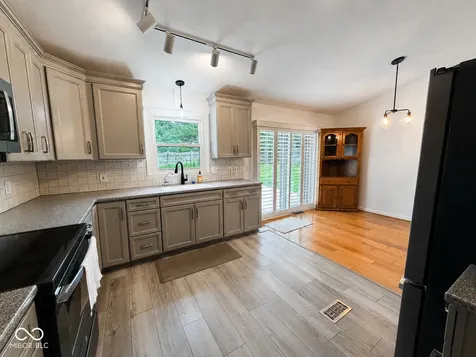 152 E 300 S Crawfordsville IN 47933