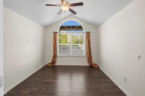 1067 Distinctive Way Greenfield IN 46140
