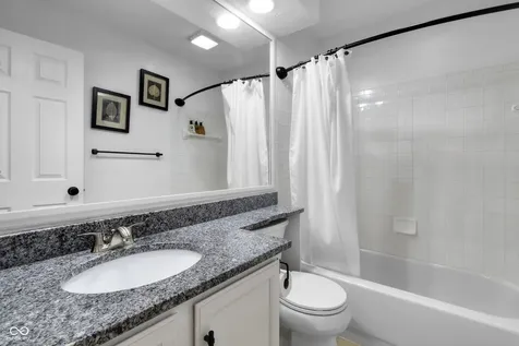 8951 Pennwood Court Indianapolis IN 46240