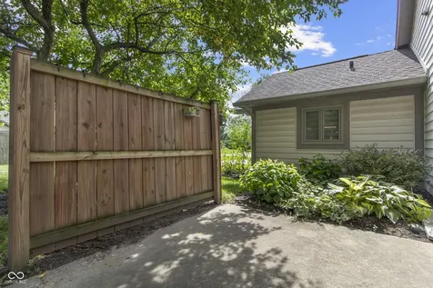 8951 Pennwood Court Indianapolis IN 46240