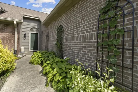 8951 Pennwood Court Indianapolis IN 46240