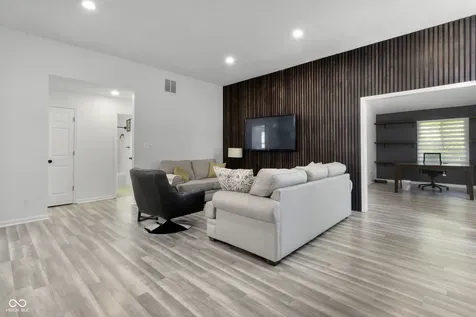 8951 Pennwood Court Indianapolis IN 46240