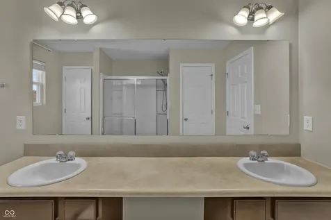 2273 Shadow Bend Drive Columbus IN 47201