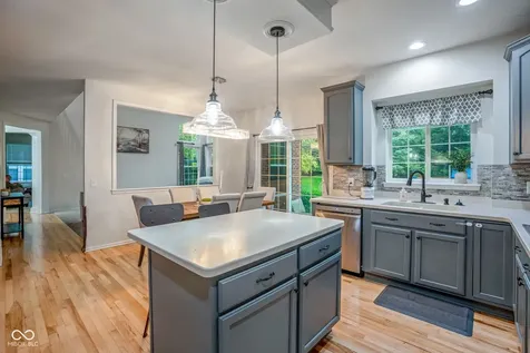 11667 Shadowwood Court Zionsville IN 46077