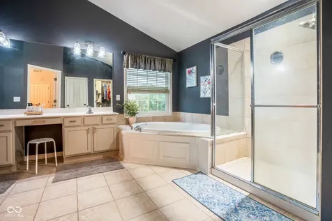 11667 Shadowwood Court Zionsville IN 46077
