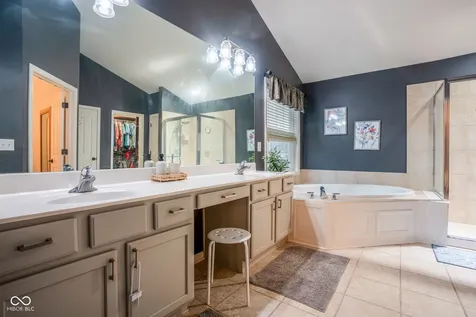 11667 Shadowwood Court Zionsville IN 46077