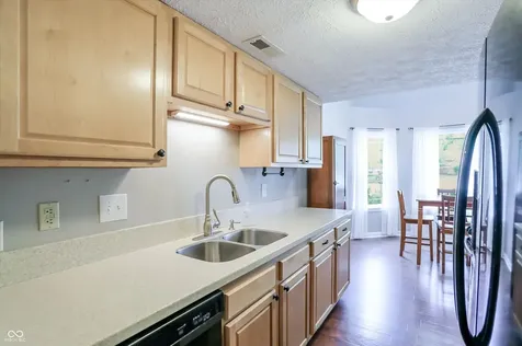 11233 Bayridge Circle E Indianapolis IN 46236