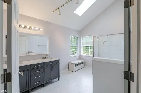 11233 Bayridge Circle E Indianapolis IN 46236