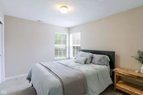 11233 Bayridge Circle E Indianapolis IN 46236