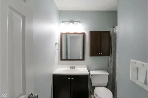 11233 Bayridge Circle E Indianapolis IN 46236