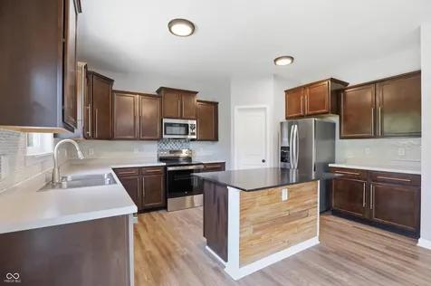 8324 Fieldfare Way Indianapolis IN 46237
