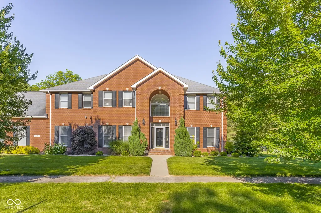 2561 Apple Blossom Lane Columbus IN 47201