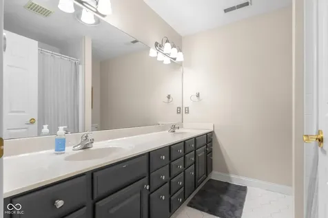 2561 Apple Blossom Lane Columbus IN 47201