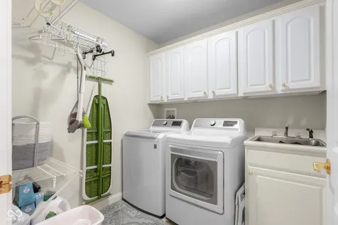 2561 Apple Blossom Lane Columbus IN 47201