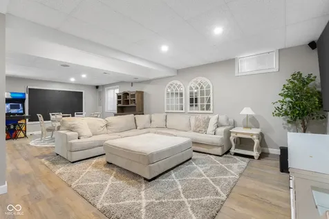 2561 Apple Blossom Lane Columbus IN 47201
