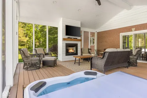 2561 Apple Blossom Lane Columbus IN 47201