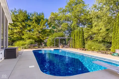 2561 Apple Blossom Lane Columbus IN 47201
