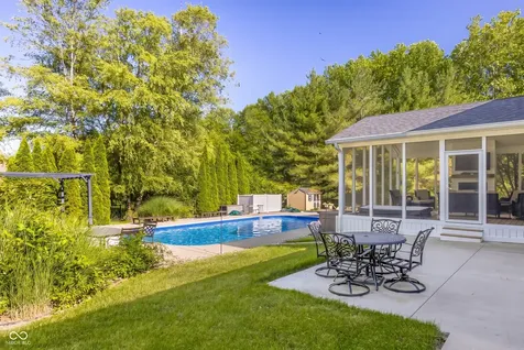 2561 Apple Blossom Lane Columbus IN 47201