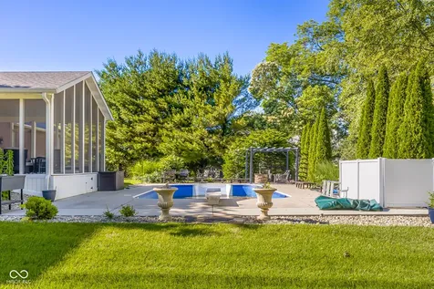 2561 Apple Blossom Lane Columbus IN 47201