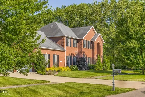 2561 Apple Blossom Lane Columbus IN 47201