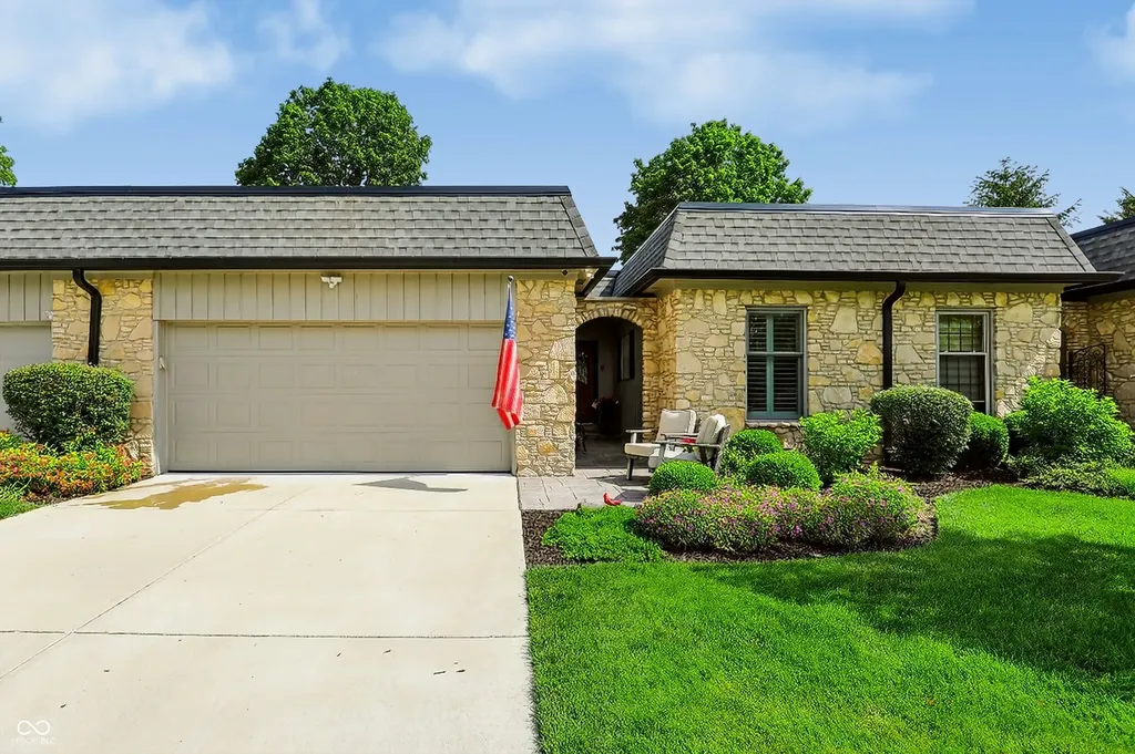 1058 Carters Grove Indianapolis IN 46260