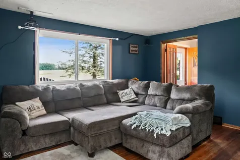 10640 N County Road 250 E Roachdale IN 46172