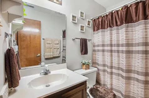 1763 Wellesley Lane Indianapolis IN 46219