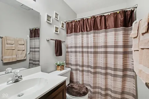 1763 Wellesley Lane Indianapolis IN 46219
