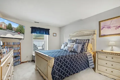 1763 Wellesley Lane Indianapolis IN 46219