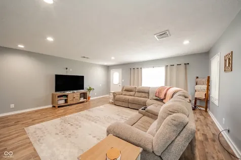 2513 W 300 S Shelbyville IN 46176