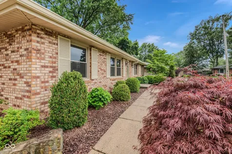 4515 W Mission Court Columbus IN 47203