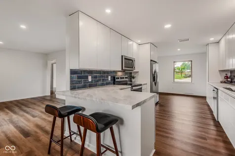4515 W Mission Court Columbus IN 47203