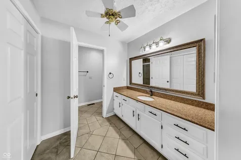 12559 Saksons Boulevard Fishers IN 46038
