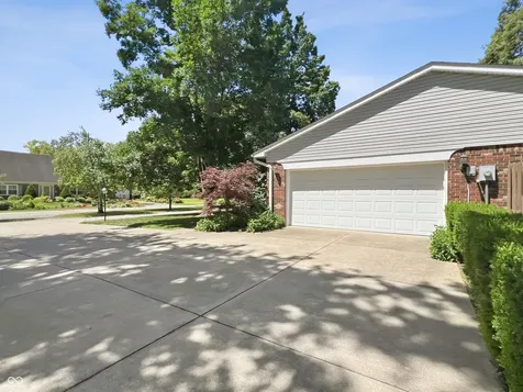 3810 Lakeside Drive Columbus IN 47203