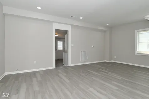 805 S 17th Street Elwood IN 46036
