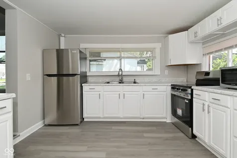 805 S 17th Street Elwood IN 46036