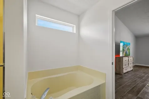 7622 Sergi Canyon Drive Indianapolis IN 46217