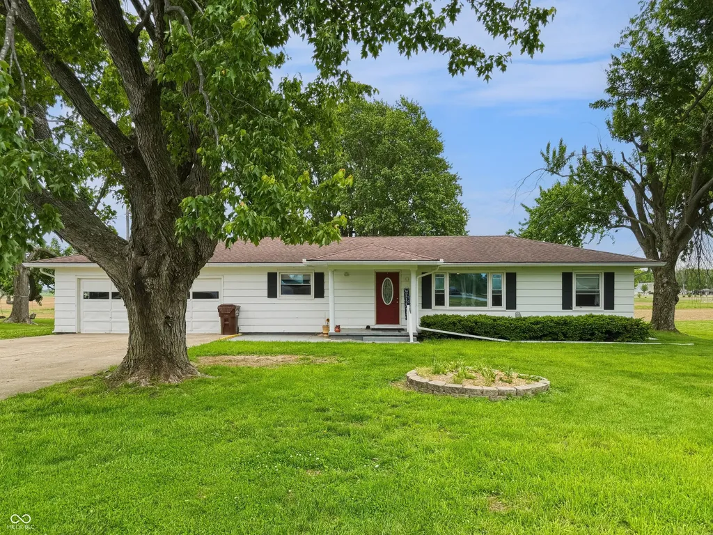 6421 S State Road 59 Clay City IN 47841