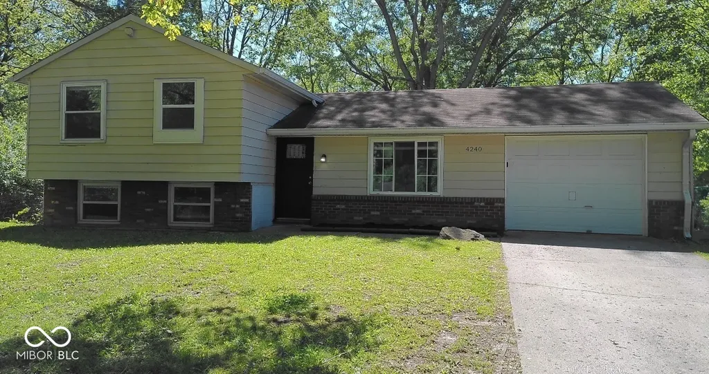 4240 N Vinewood Avenue Indianapolis IN 46254