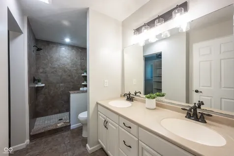 9861 Oakleaf Way Mccordsville IN 46055
