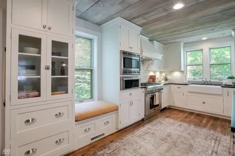420 W Pine Street Zionsville IN 46077