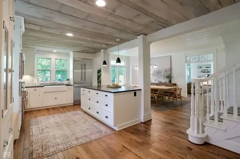 420 W Pine Street Zionsville IN 46077