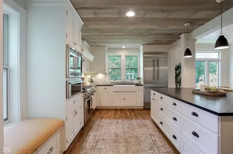 420 W Pine Street Zionsville IN 46077