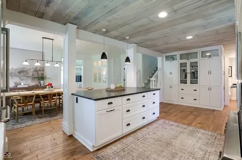 420 W Pine Street Zionsville IN 46077