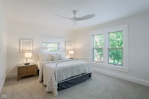 420 W Pine Street Zionsville IN 46077
