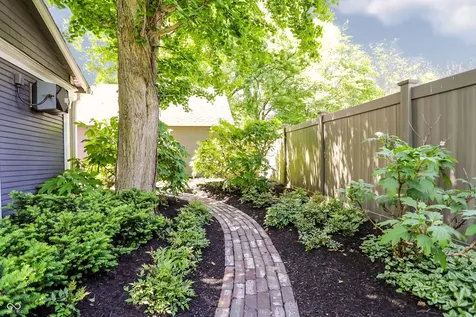 420 W Pine Street Zionsville IN 46077